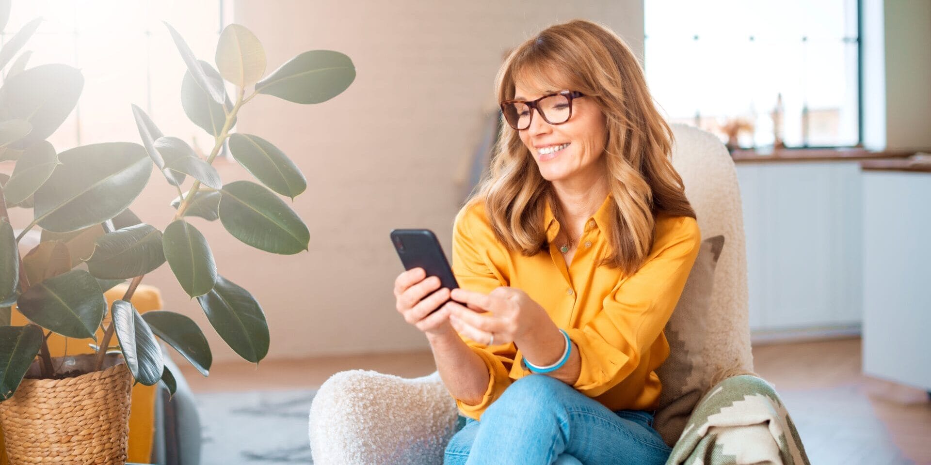 Portrait,Shot,Of,Happy,Middle,Aged,Woman,Using,Mobile,Phone